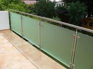 Łatwa instalacja Konstrukcja szklana Balustrada balkonowa Balustrada o grubości 6 mm - 12,76 mm